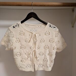 Cider Round Neckline Cream crochet short sleeve tie front cardigan size small